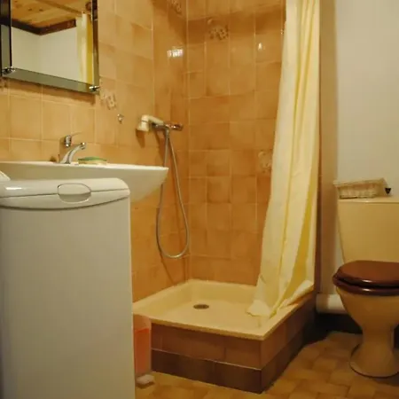 Maison Chaleureuse En Pays-de-belves Avec Terrasse Et Jardin بيت للعطل *