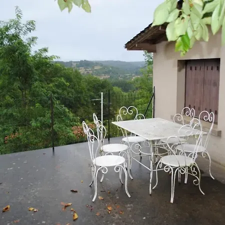 Maison Chaleureuse En Pays-de-belves Avec Terrasse Et Jardin 贝尔维斯