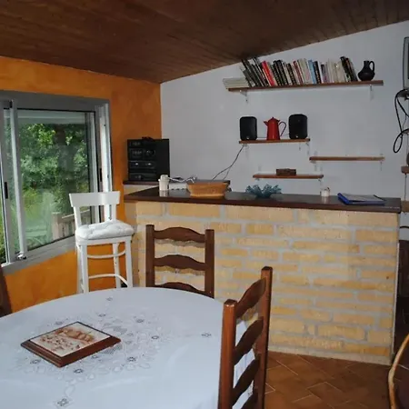 Maison Chaleureuse En Pays-de-belves Avec Terrasse Et Jardin 度假居 *